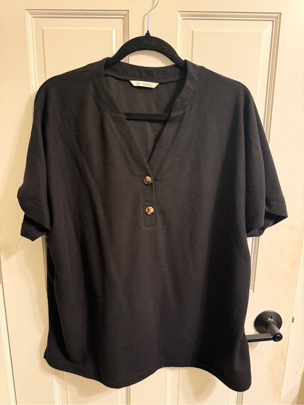 Halara Wonen’s Black Short-Sleeve V-neck Waffle Henley Shirt XL